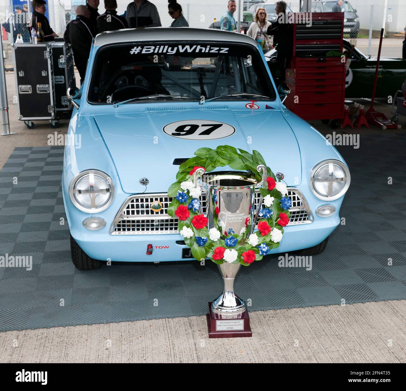 Mark Sumpters Blue, 1963, Mk1, Lotus Cortina che ha vinto il John Fitzpatrick Trophy per le vetture Touring Under 2 litri, al Silverstone Classic 2017 Foto Stock