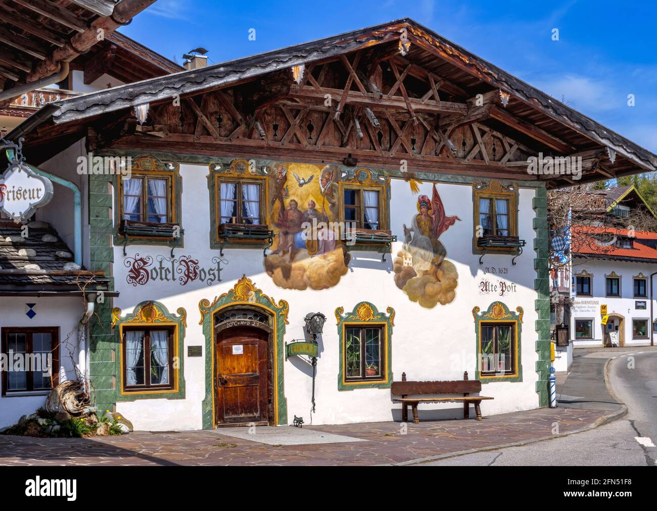 Pittura murale, Hotel zur Post, Wallgau, Werdenfelser Land, Alta Baviera, Baviera, Germania, Europa Foto Stock