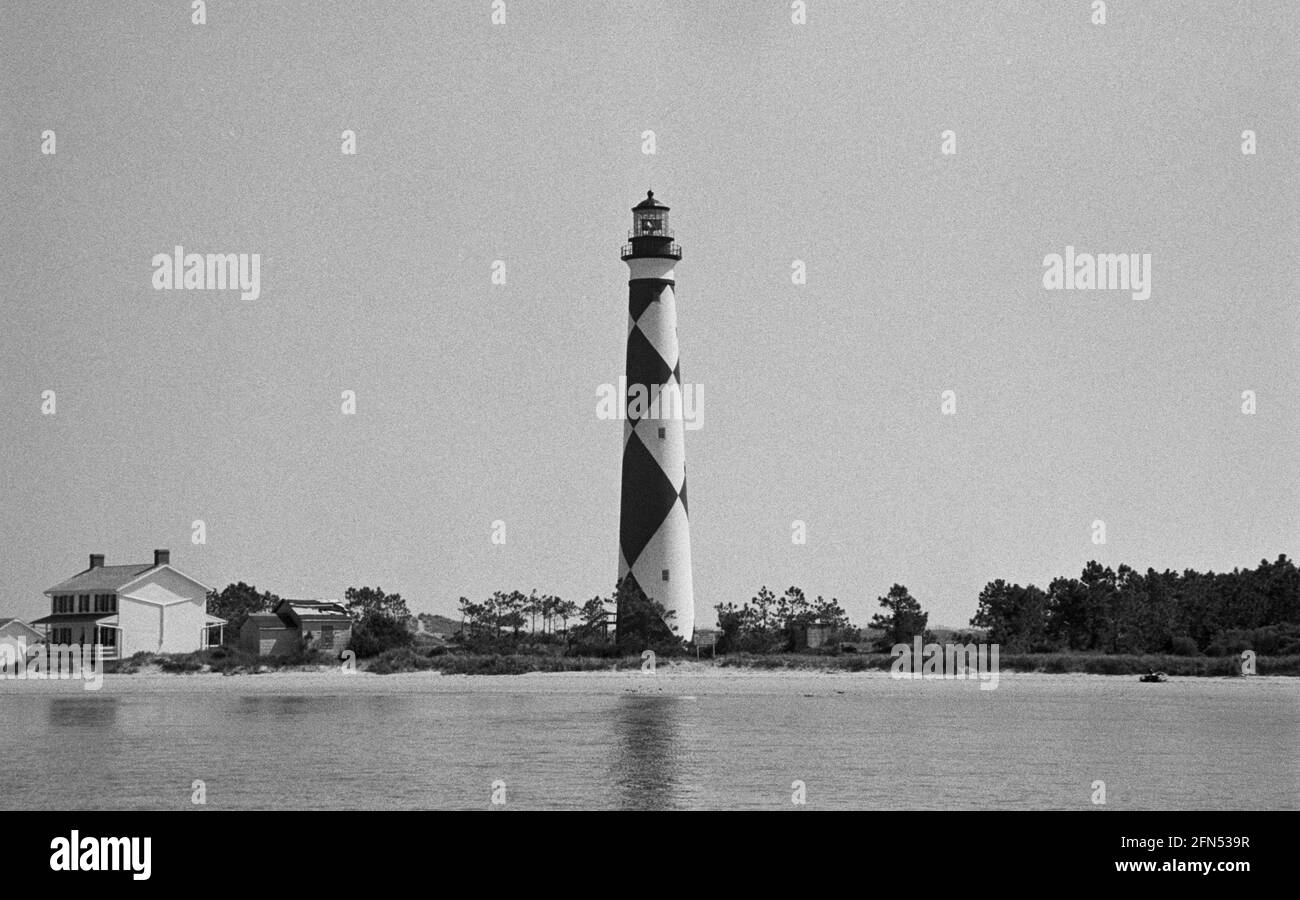 Cape Lookout Lighthouse, Harkers Island, North Carolina, settembre 1993. Parte di una serie di 35 fari della costa orientale americana fotografati tra novembre 1992 e settembre 1993. Foto Stock