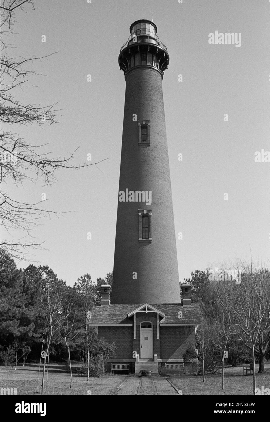 Currituck Beach Lighthouse, Corolla, North Carolina, gennaio 1993. Parte di una serie di 35 fari della costa orientale americana fotografati tra novembre 1992 e settembre 1993. Foto Stock