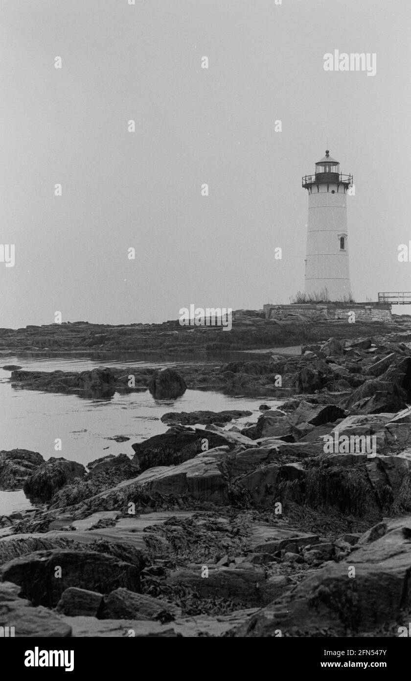 Faro del porto di Portsmouth, New Castle, New Hampshire, novembre 1992. Parte di una serie di 35 fari della costa orientale americana fotografati tra novembre 1992 e settembre 1993. Foto Stock