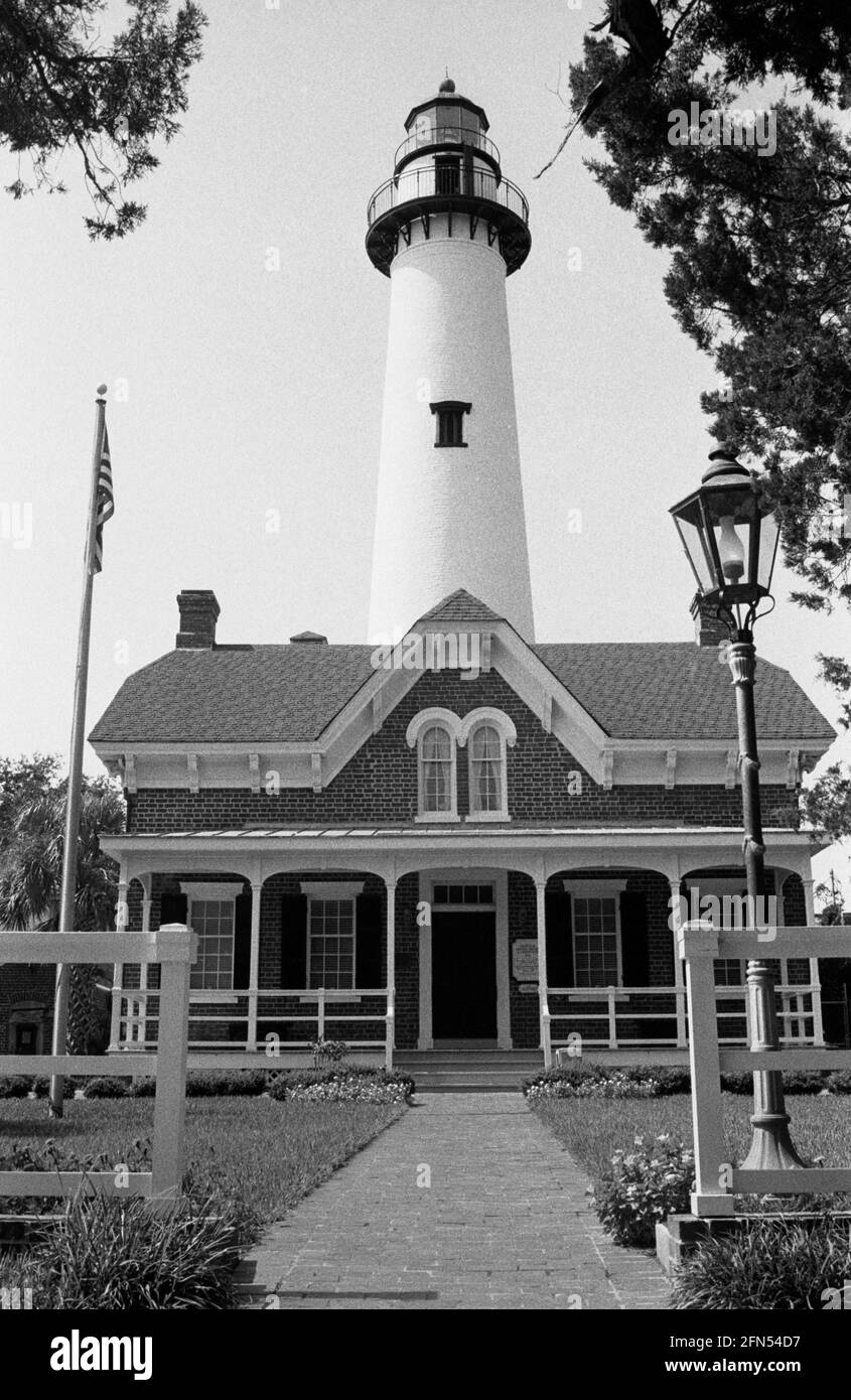Faro di St. Simons Island, St. Simons, GA, settembre 1993. Parte di una serie di 35 fari della costa orientale americana fotografati tra novembre 1992 e settembre 1993. Foto Stock