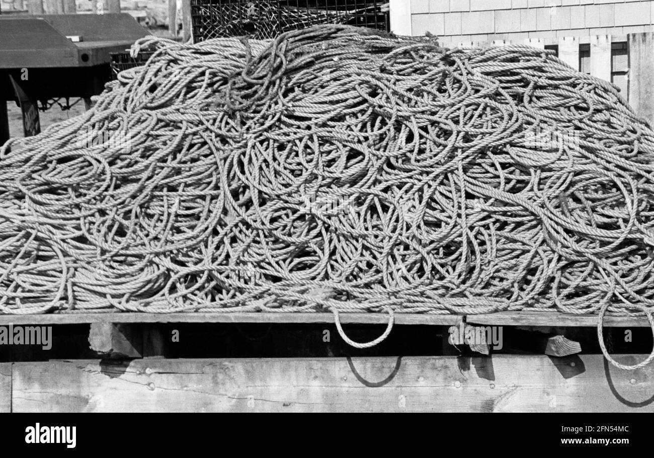 Stonington, CT Fishing Trawler Rope. Parte di una serie di 35 fari della costa orientale americana fotografati tra novembre 1992 e settembre 1993. Foto Stock