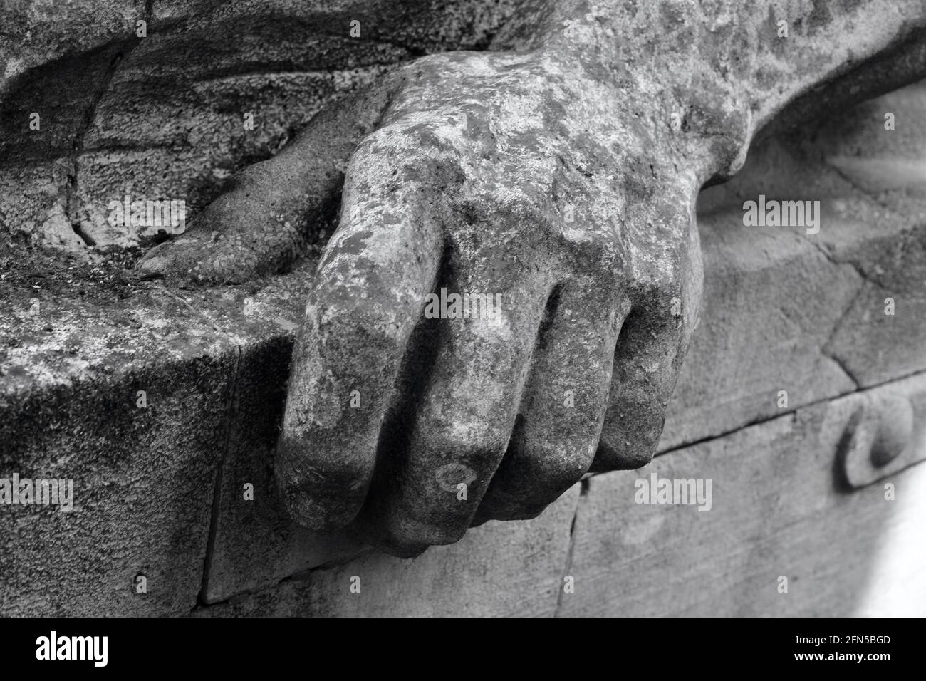 Primi piani del gruppo storico di sculture pubbliche di Albert Hodge che rappresentano la navigazione e l'estrazione del carbone. La figura maschile guarda verso l'alto Foto Stock