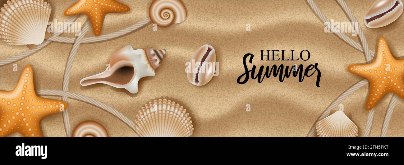 Ciao estate banner con conchiglie e stelle marine su sfondo di sabbia Illustrazione Vettoriale