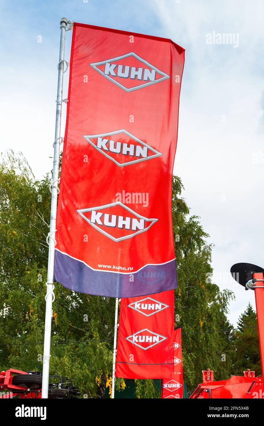 Samara, Russia - 15 settembre 2019: Bandiera della concessionaria della società Kuhn è un produttore di macchine agricole Foto Stock