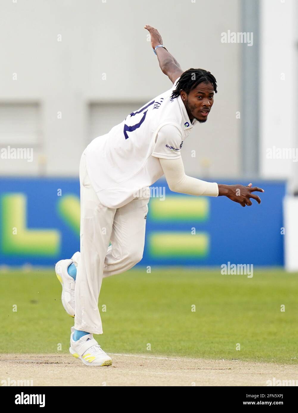 Sussex's Jofra Archer durante il secondo giorno del LV= Insurance County Championship al 1 ° Central County Ground, Hove. Data immagine: Venerdì 14 maggio 2021. Foto Stock