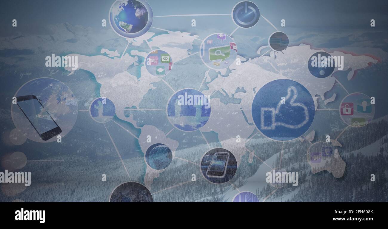 Composizione della rete di connessioni con icone ambientali in tutto il mondo mappa in background Foto Stock