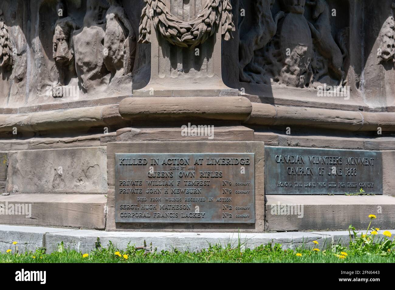 La Campagna Monumentale Canadese dei Volontarii del Giugno 1866. Dettaglio architettonico del 'Archivi e Canadiana Building' a Toronto, Canada. Foto Stock