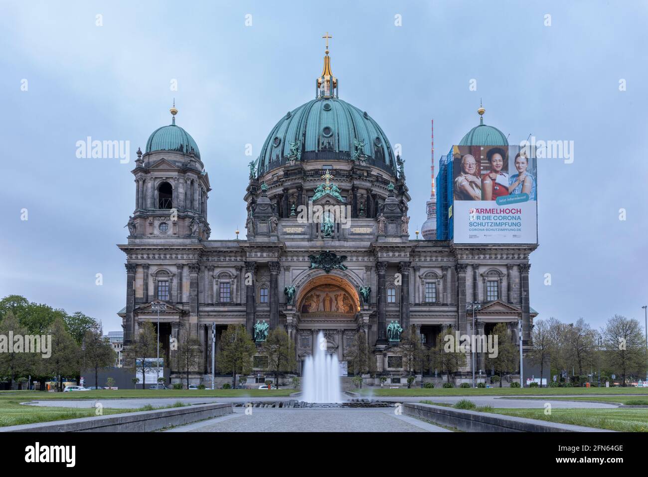 La Cattedrale di Berlino è uno dei molti punti di riferimento del centro della capitale tedesca. Foto Stock