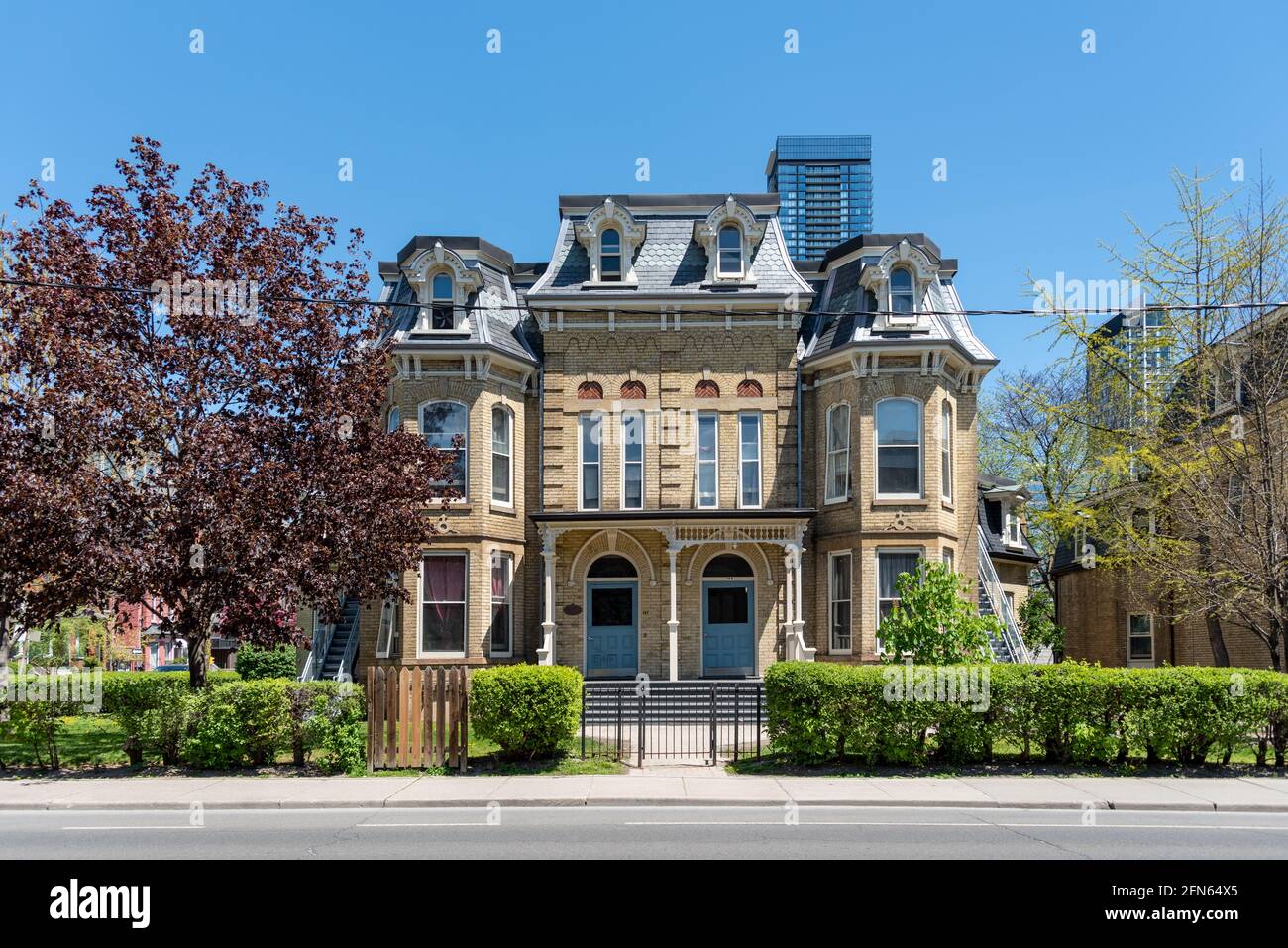 L'architettura coloniale di una casa situata in Beverley Street. Il luogo è un patrimonio urbano della città di Toronto in Canada Foto Stock