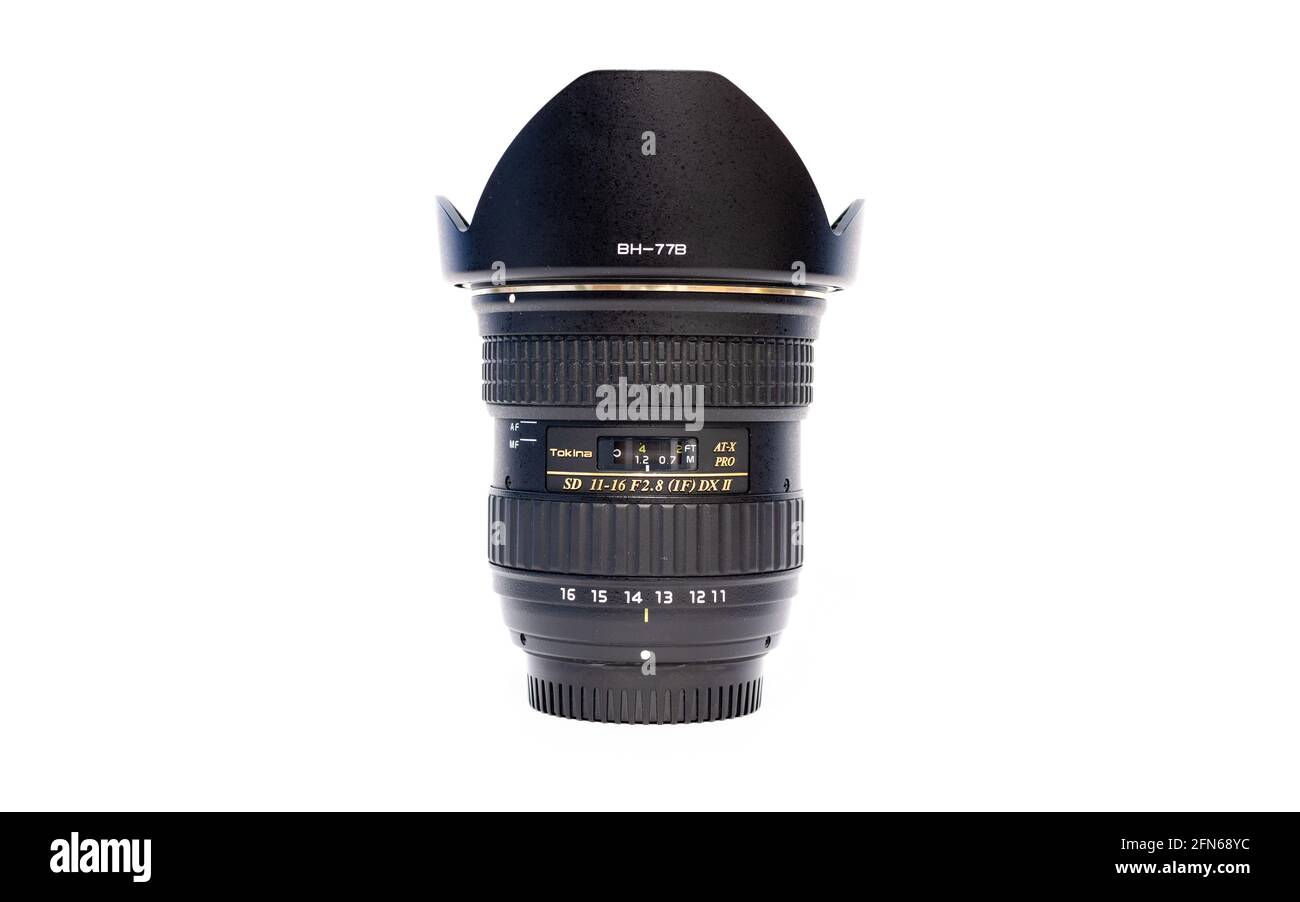Valladolid, Spagna - 14 maggio 2021: Tokina obiettivo grandangolare 11-16mm per Nikon F Foto Stock