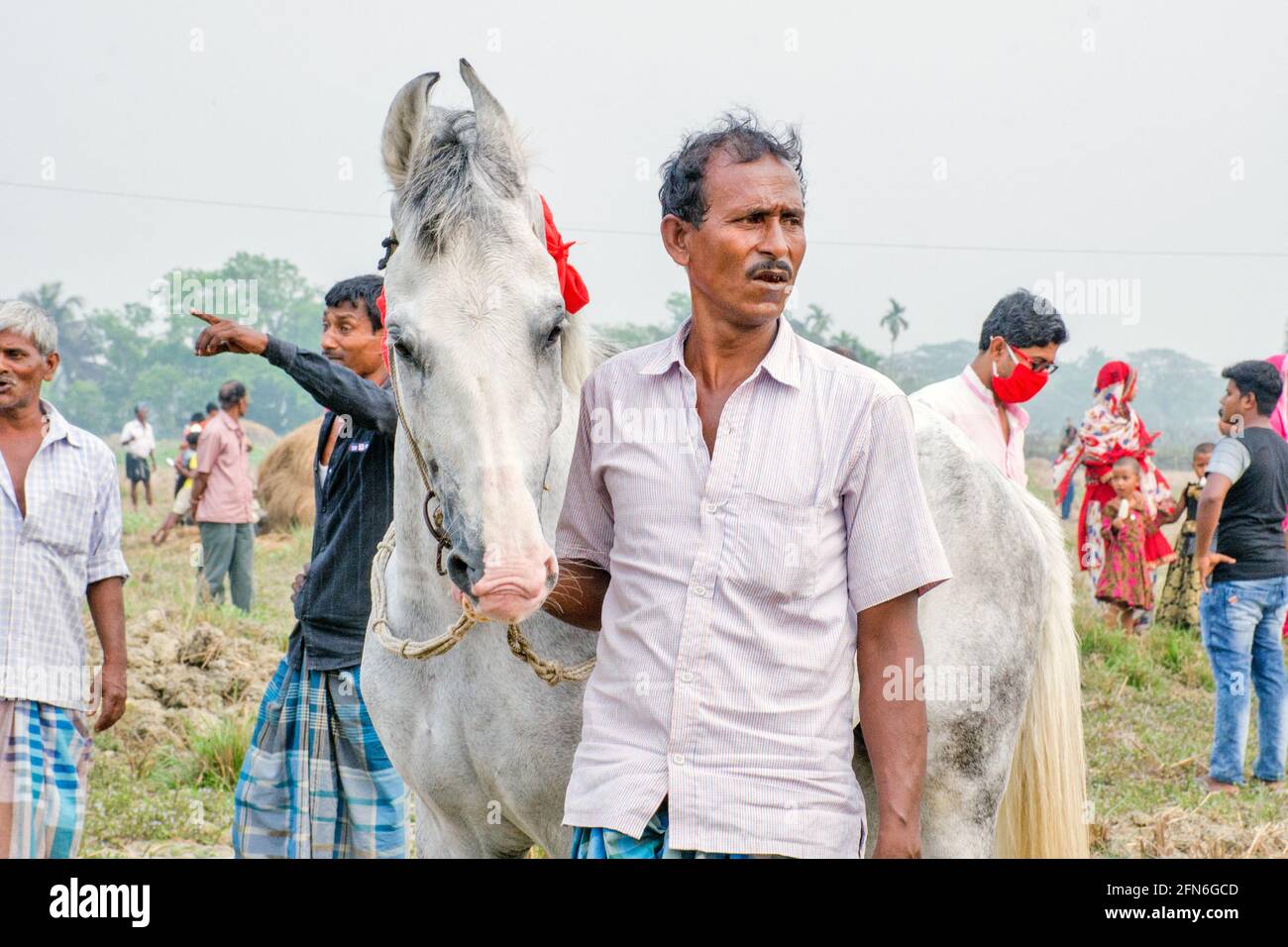 corsa di cavalli nel bengala occidentale rurale Foto Stock
