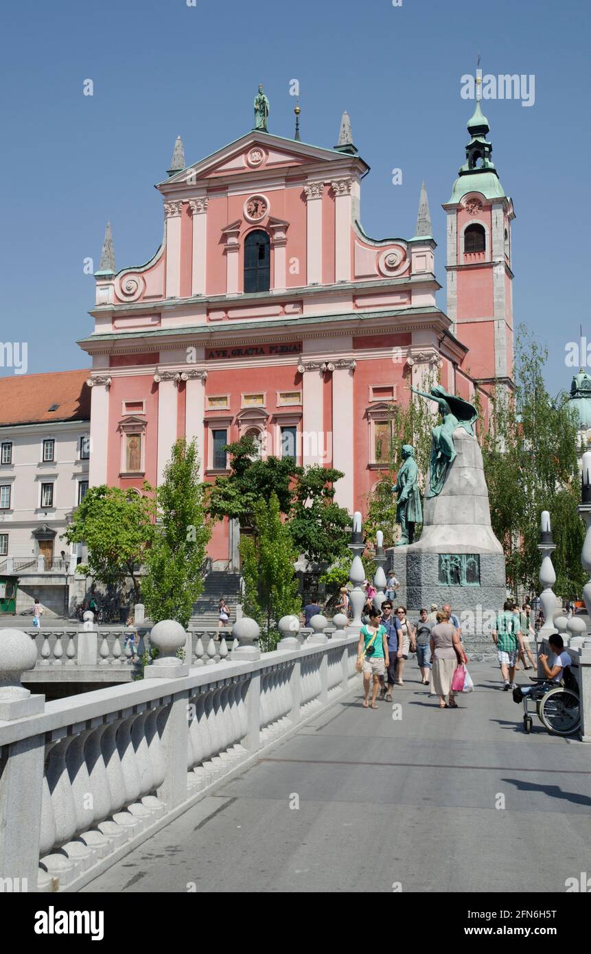 Chiesa Francescana Presernov Trig Square e Triple Bridge Ljubljana Foto Stock