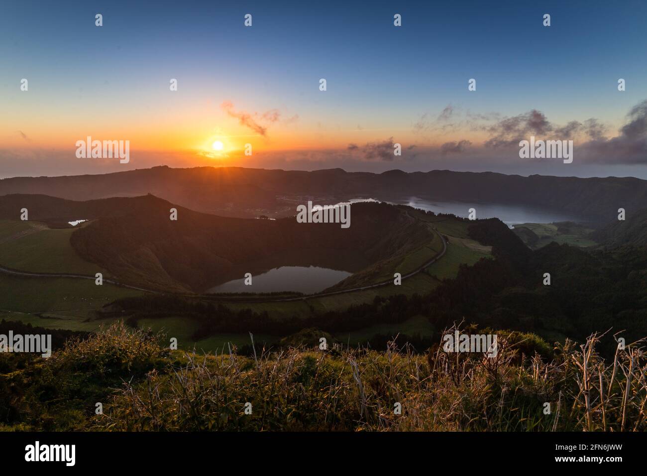 Tramonto, nel lago Sete Cidades, Isola São Miguel, Azzorre, Portogallo Foto Stock