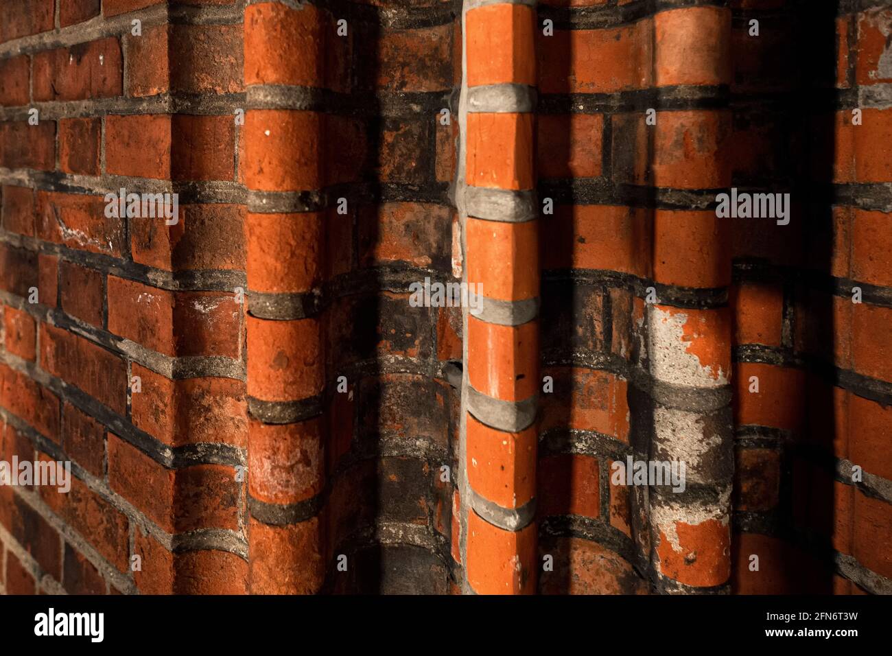 Vecchio muratura arrotondata nel muro, primo piano Foto Stock