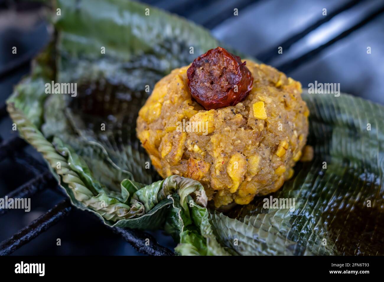 Tacacho con cecina è un tipico pasto peruviano tradizionalmente servito a colazione Foto Stock