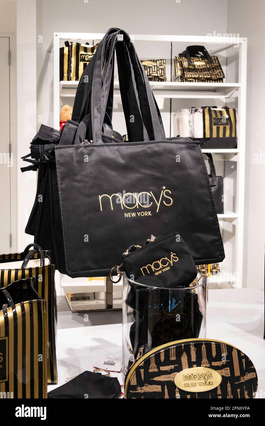 Il grande magazzino di punta di Macy a New York offre una grande varietà di prodotti. STATI UNITI Foto Stock