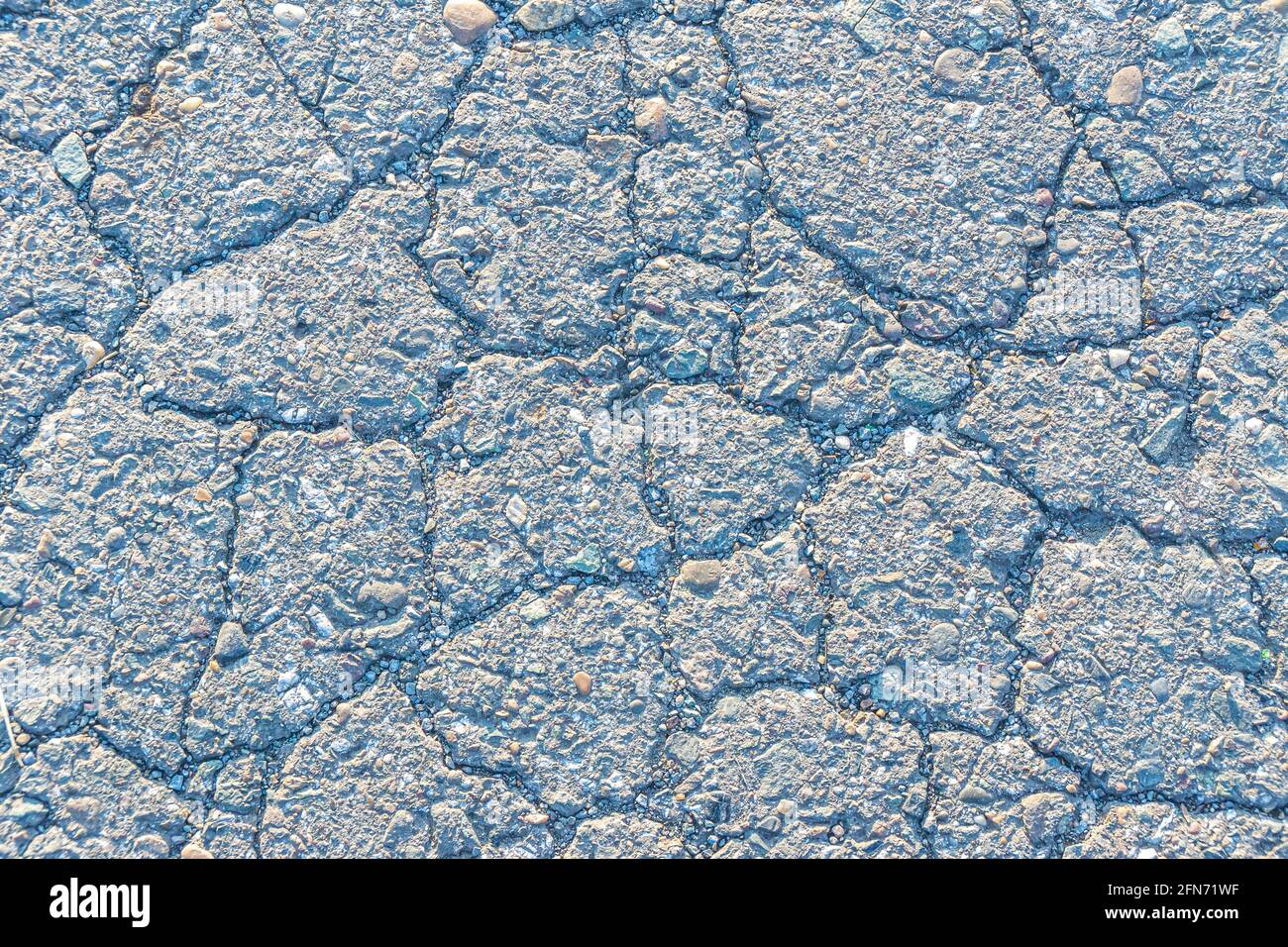 struttura a basso contrasto di asfalto rotto vecchio, vecchia strada o sfondo marciapiede Foto Stock