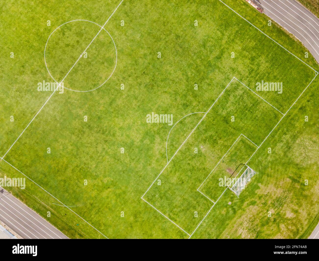 Campo di calcio vuoto stadio aereo vista dall'alto verso il basso sport concetto Foto Stock