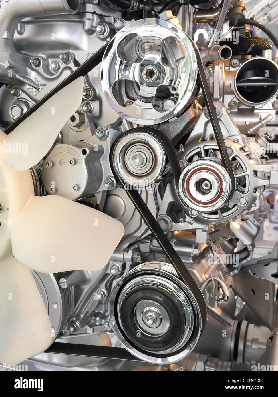 Cinghia di trasmissione puleggia motore per auto Foto stock - Alamy