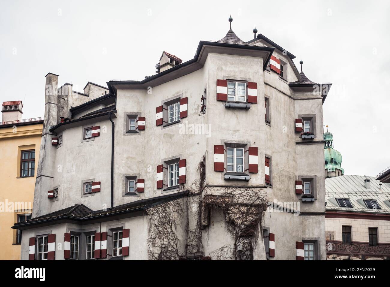 Ristorante Ottoburg in una casa tower gotica nel centro storico di Innsbruck, Tirolo, Austria Foto Stock