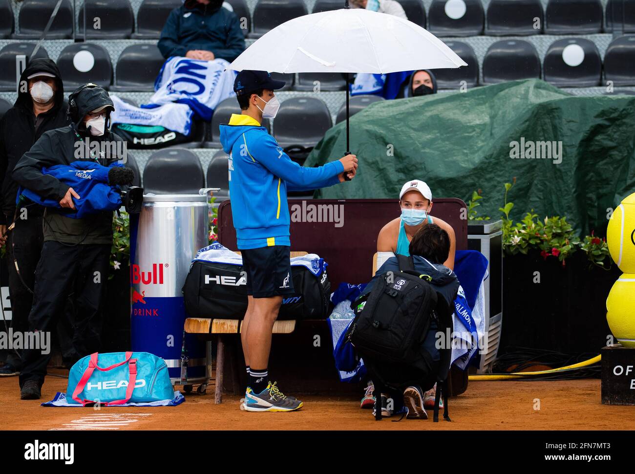 Ashleigh Barty dell'Australia è costretta a ritirarsi con infortunio dal suo quarto di finale contro Cori Gauff degli Stati Uniti al torneo di tennis 2021 internazionali BNL d'Italia, WTA 1000 il 14 maggio 2021 al Foro Italico di Roma, Italia - Foto Rob Prange / Spagna DPPI / DPPI / LiveMedia Foto Stock