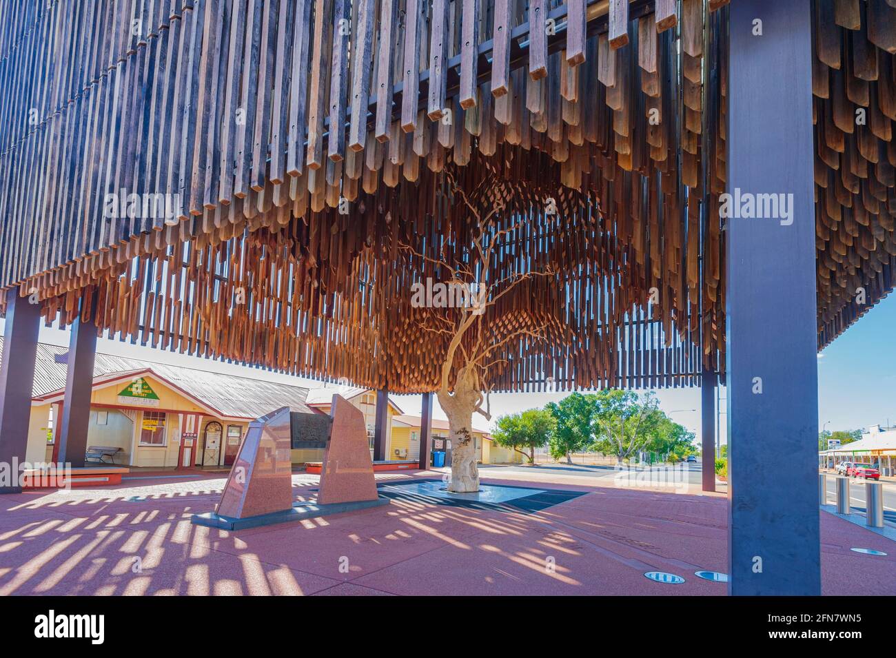 L'albero della conoscenza sotto cui il Partito laburista Australiano è stato formato durante lo Sciopero dei Shearers nazionali del 1891, Barcaldine, Queensland, QLD, Austra Foto Stock