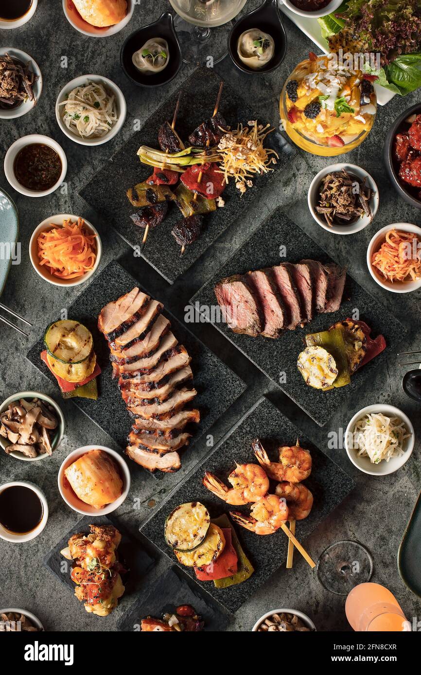Disposizione piatta di un tavolo da barbecue coreano Foto Stock