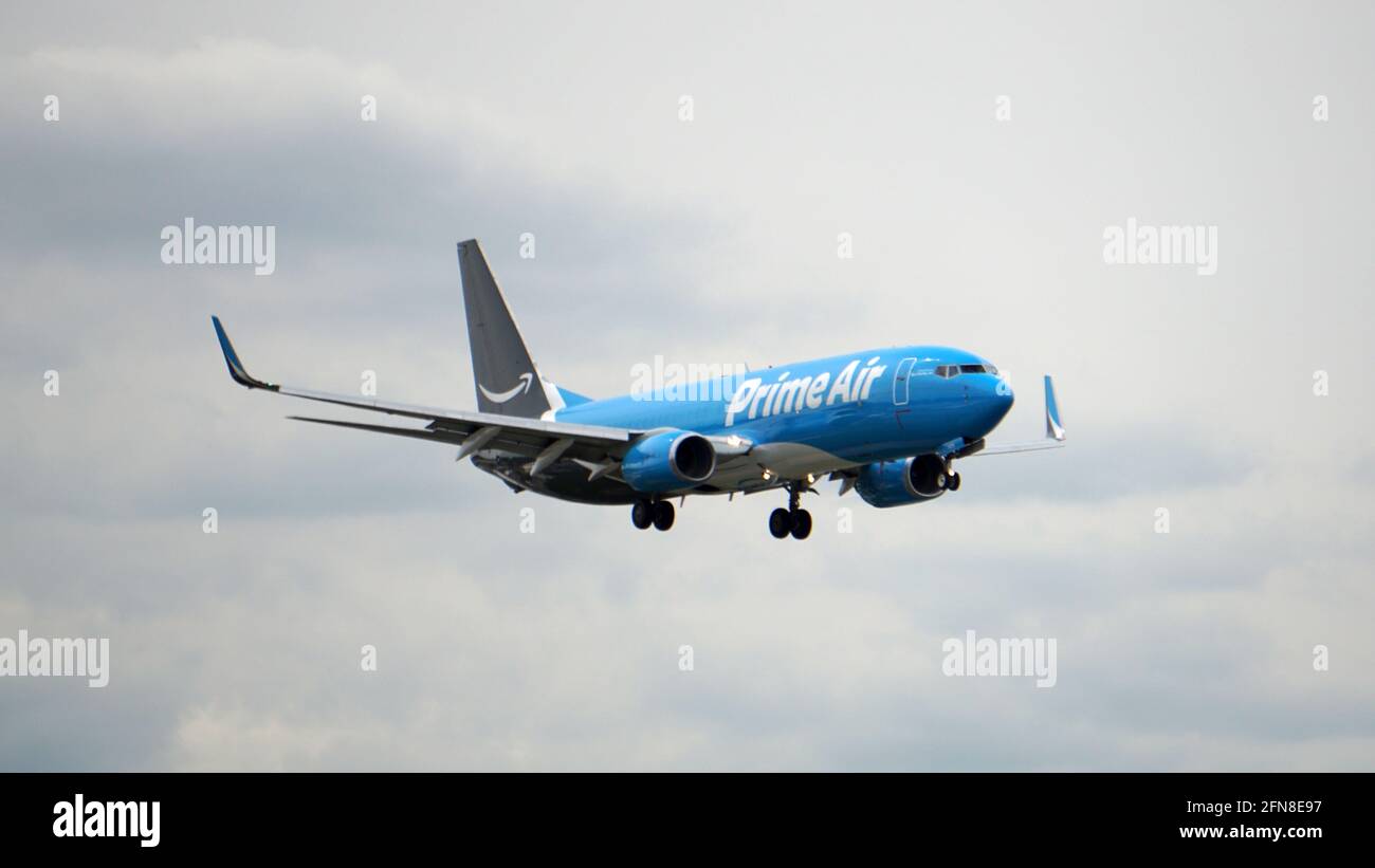 Amazon prime Air Boeing 737-800F si prepara per l'atterraggio all'aeroporto  internazionale o'Hare di Chicago Foto stock - Alamy