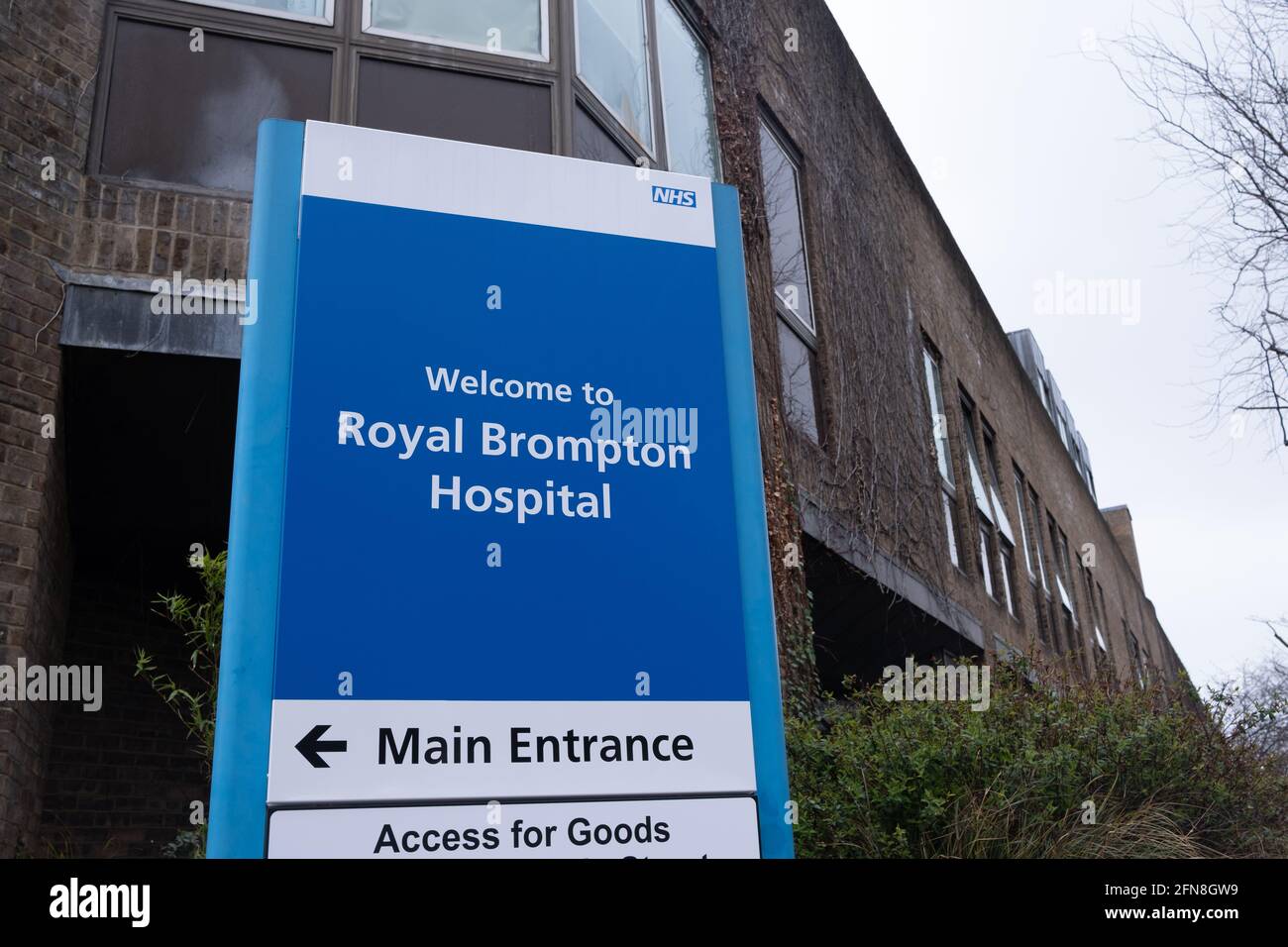 Chelsea, Londra: Cartello Royal Brompton Hospital. Un ospedale specializzato per i polmoni e il cuore nella zona ovest di Londra Foto Stock