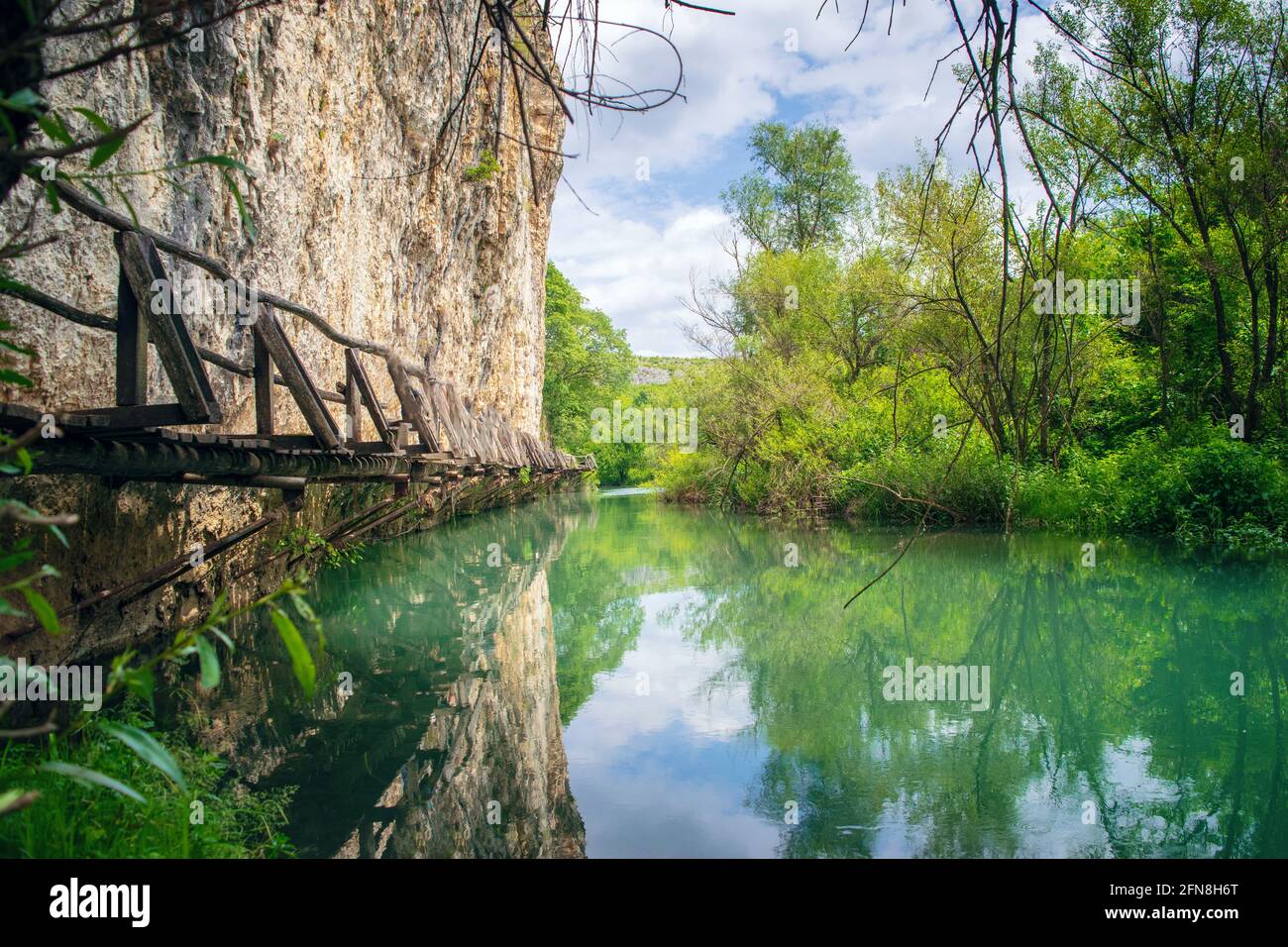 Iskar Panega Geopark lungo il fiume Gold Panega vicino Lukovit, Bulgaria Foto Stock