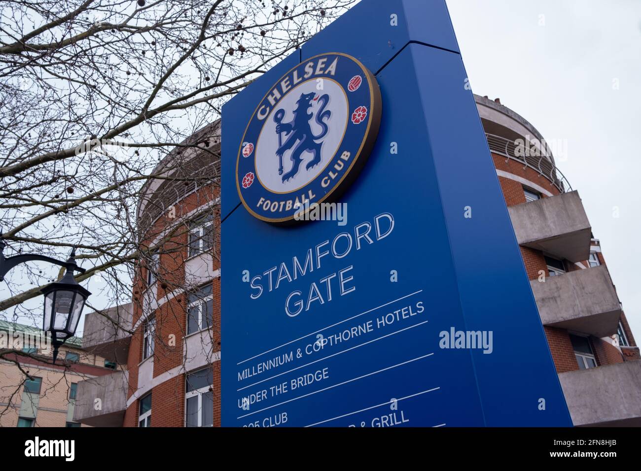 Londra: Marzo 2021: Stamford Bridge, la sede del Chelsea Football Club su Fulham Road nel sud-ovest di Londra Foto Stock