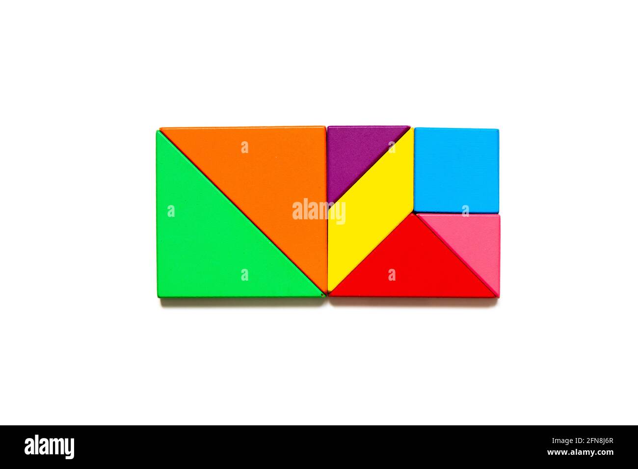 Puzzle tangram a colori a forma di rettangolo su sfondo bianco Foto stock -  Alamy