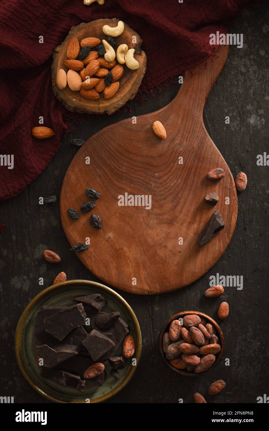 Cioccolato e cacao Beans Dark Moody Flatlay Mockup Fotografia Foto Stock