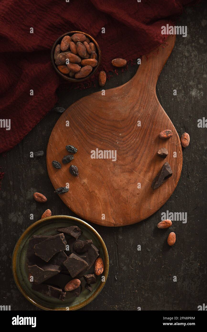 Cioccolato e cacao Beans Dark Moody Flatlay Mockup Fotografia Foto Stock