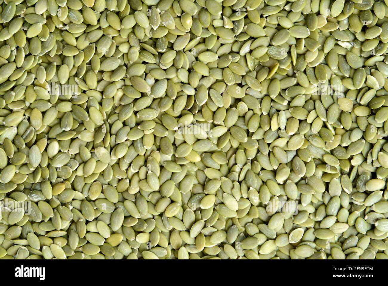 Colore verde semi di zucca interi sbucciati grezzi Foto Stock