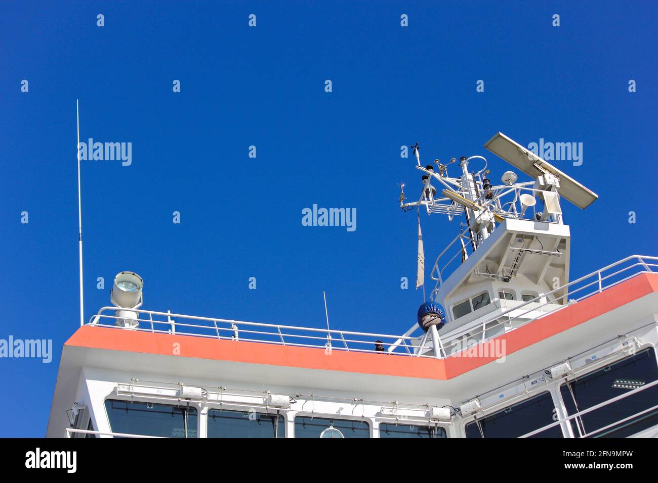 Dettagli sulle antenne dei ponti di spedizione e sui sensori meteo Foto Stock
