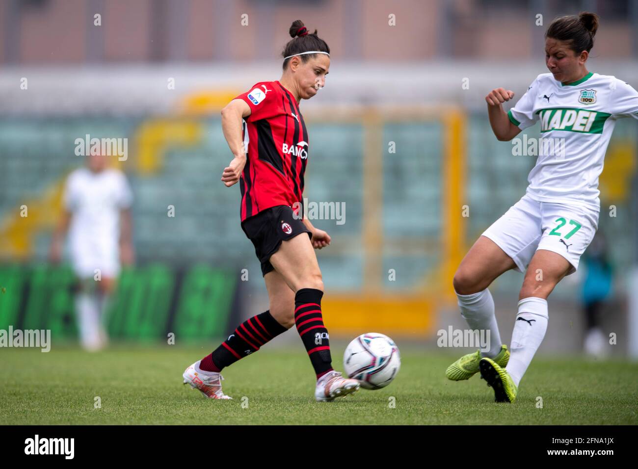 Vernica Boquete (Milano) Erika Santoro (Sassuolo Femminile) durante le donne italiane 'sarie UNA partita tra donne Sassuolo 0-0 Milano Donne allo stadio Enzo Ricci il 15 maggio 2021 a Sassuolo, Italia. Credit: Maurizio Borsari/AFLO/Alamy Live News Foto Stock