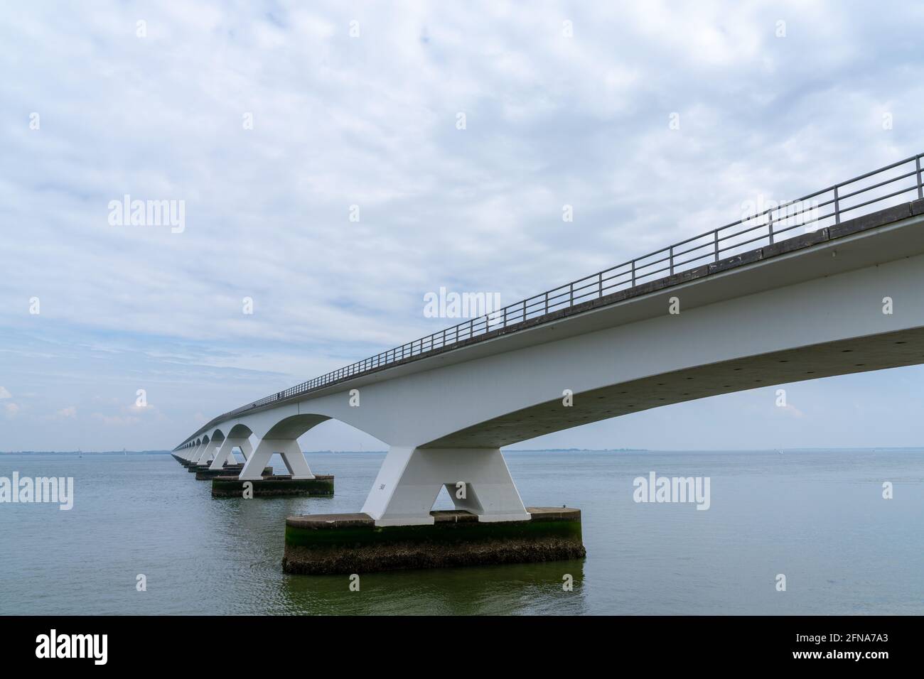 Una vista del Ponte Zeeland attraverso la Scheidt orientale Eastary nei Paesi Bassi occidentali Foto Stock