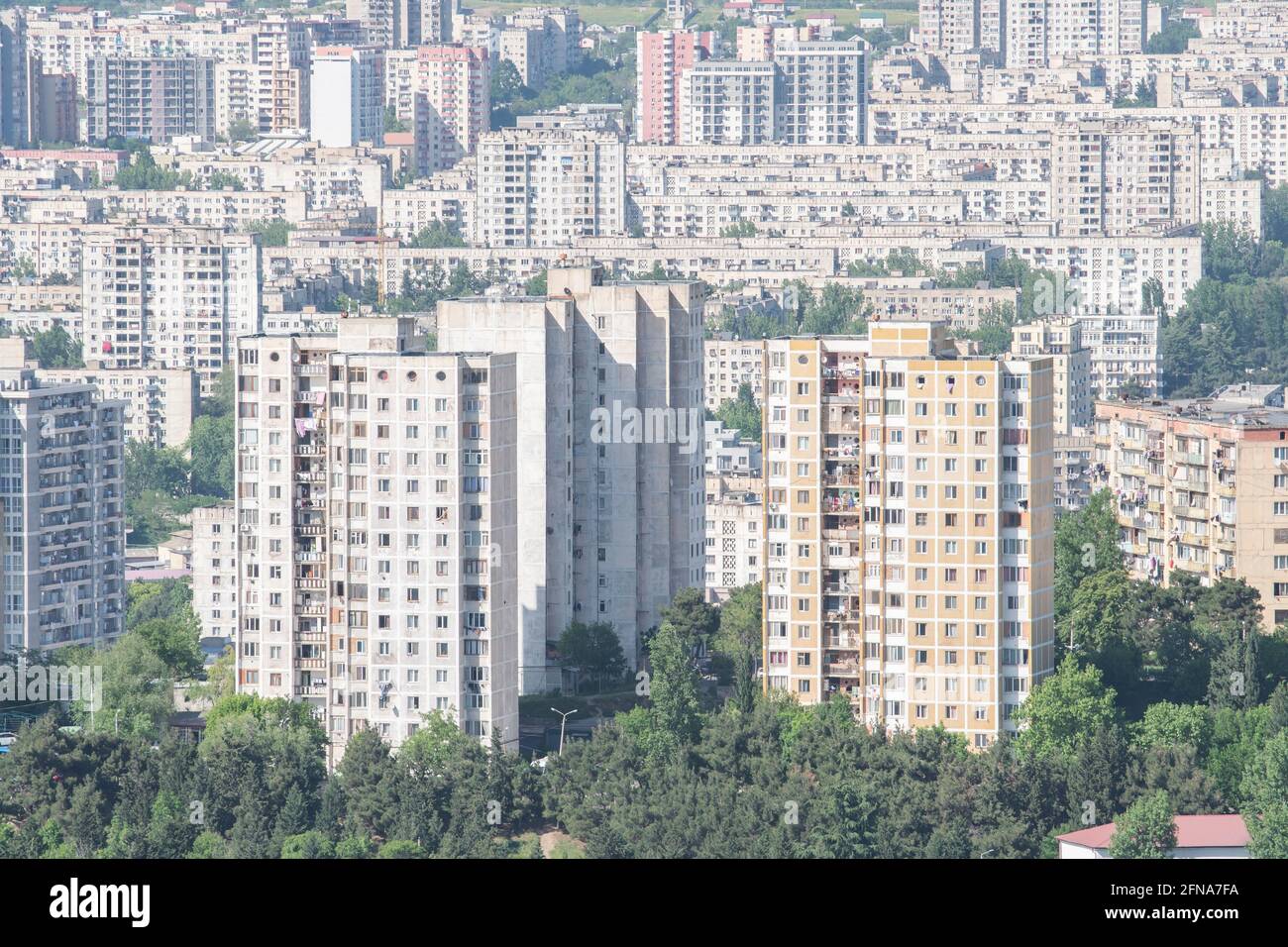 Zona residenziale di Tbilisi, edifici a più piani a Gldani e Mukhiani. Georgia Foto Stock