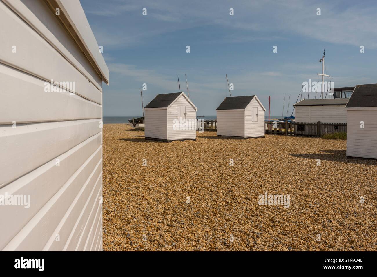 Le capanne sulla spiaggia a Walter vicino a Deal sulla costa del Kent. Foto Stock