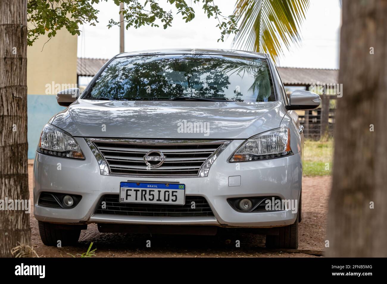 Cassilandia, Mato Grosso do sul, Brasile - 2021 05 01: Berlina modello nissan sentra in colore argento Foto Stock