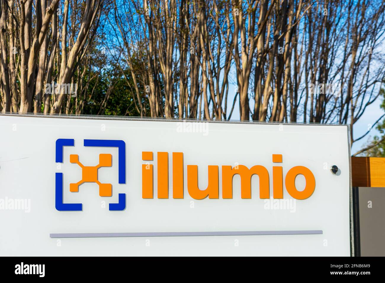 Illumio firma, logo presso la sede centrale del business data center e della società di sicurezza del cloud computing - Sunnyvale, California, USA - 2021 Foto Stock