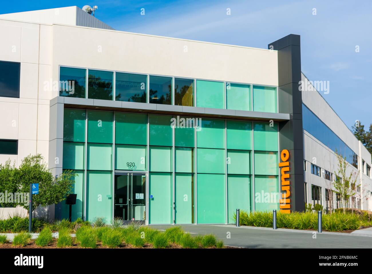 Illumio firma il logo sulla sede centrale del business data center e della società di sicurezza del cloud computing. - Sunnyvale, California, Stati Uniti d'America - 2021 Foto Stock