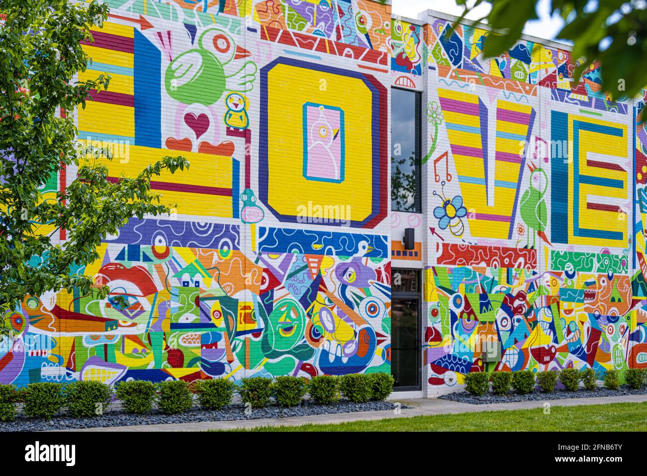 GRAFICA murale LOVE Wall al District at Chamblee Office Park nel campus della Mercer University di Atlanta, Georgia. (STATI UNITI) Foto Stock