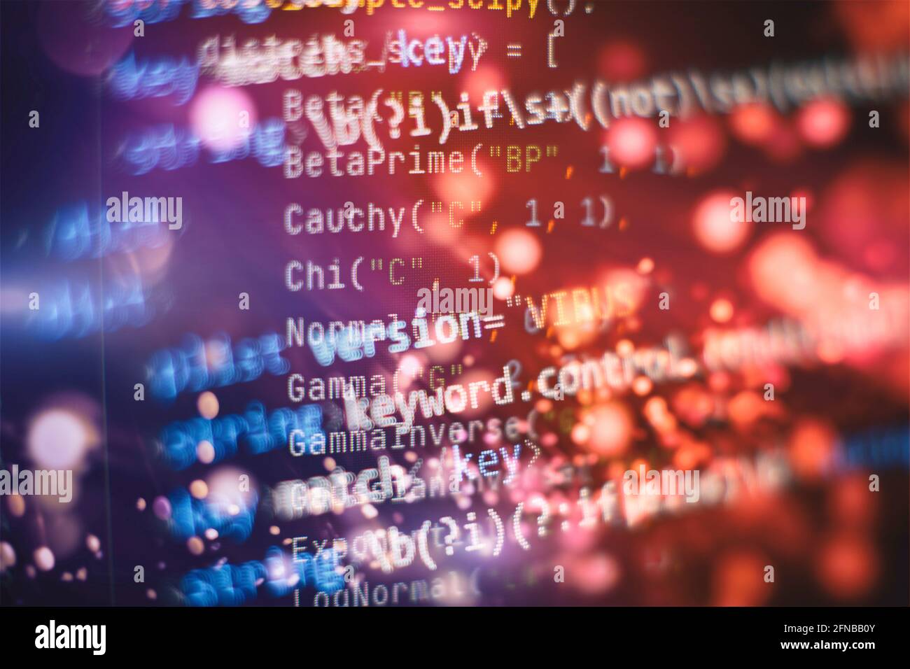 Codice sorgente software. Codice di programmazione. Codice di memorizzazione sullo schermo del calcolatore. Sviluppatore che lavora sui codici di programma in ufficio. Foto Stock