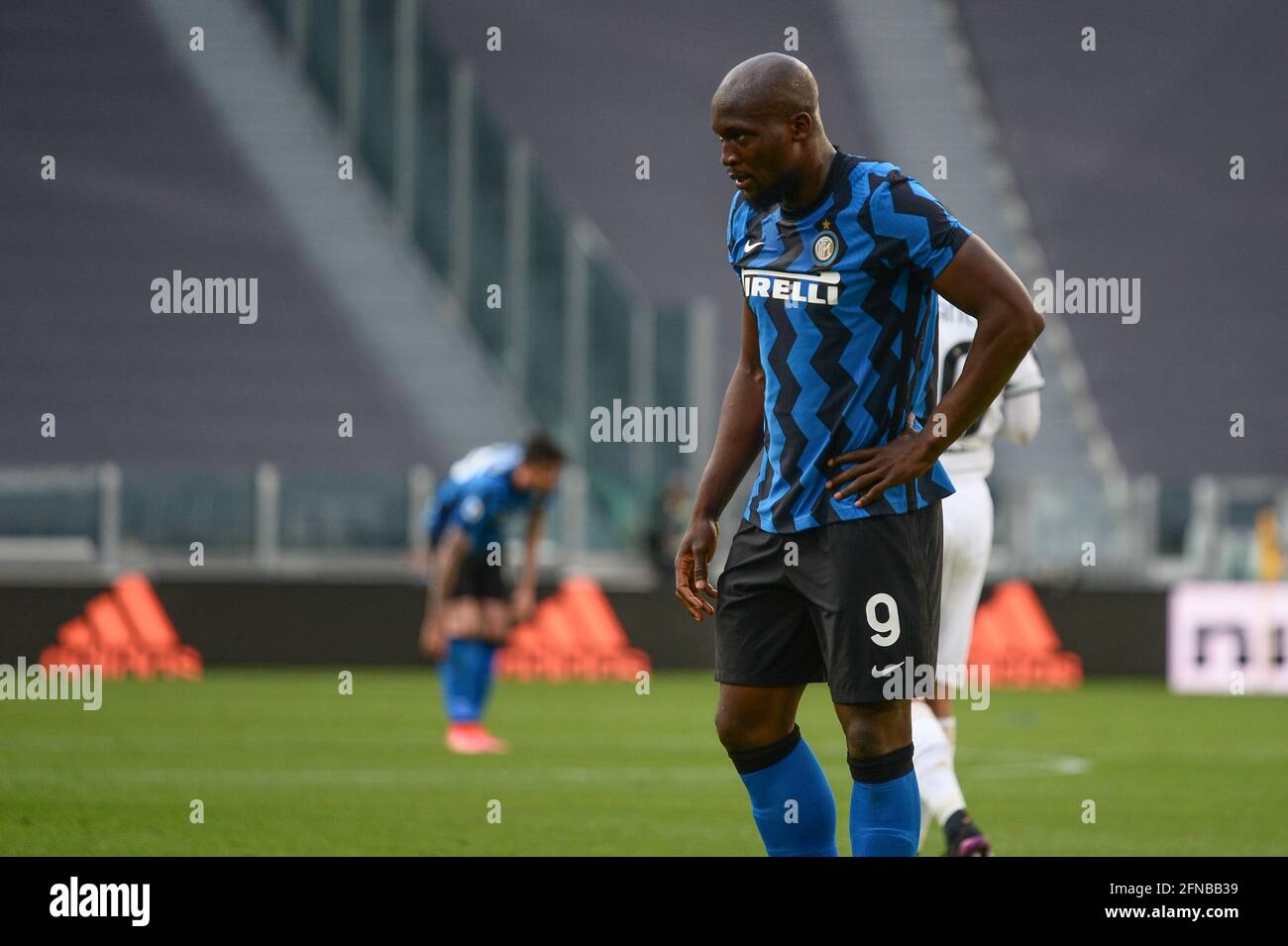 Torino, Italia. 15 maggio 2021. Romelu Lukaku del FC Internazionale durante la Serie UNA partita di calcio tra Juventus FC e Inter Milan. Gli stadi sportivi di tutta Italia restano soggetti a rigorose restrizioni a causa del Coronavirus Pandemic, in quanto le leggi governative in materia di distanziamento sociale vietano i tifosi all'interno dei locali, con conseguente gioco a porte chiuse. Juventus ha vinto 3-2 su Inter Milan (Foto di Alberto Gandolfo/Pacific Press) Credit: Pacific Press Media Production Corp./Alamy Live News Foto Stock