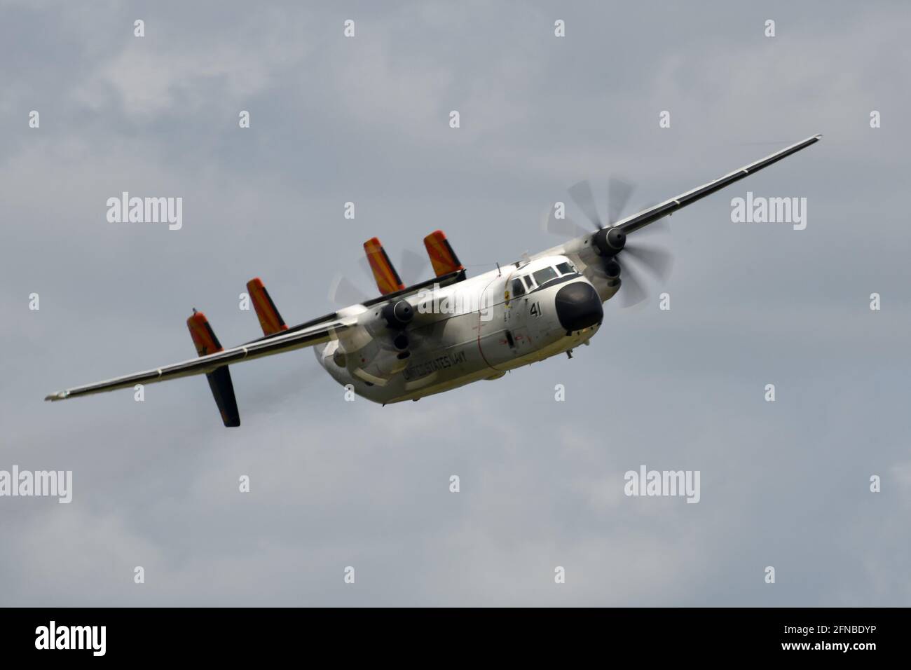 Melbourne, Stati Uniti. 16 maggio 2021. Il Greyhound Grumman C-2 si esibisce al Great Florida Air Show presentato da Northrup Grumman a Melbourne, Florida, sabato 15 maggio 2021. Il velivolo ha portato il SOCOM Jump Team per avviare l'Air Show. Foto di Joe Marino/UPI Credit: UPI/Alamy Live News Foto Stock