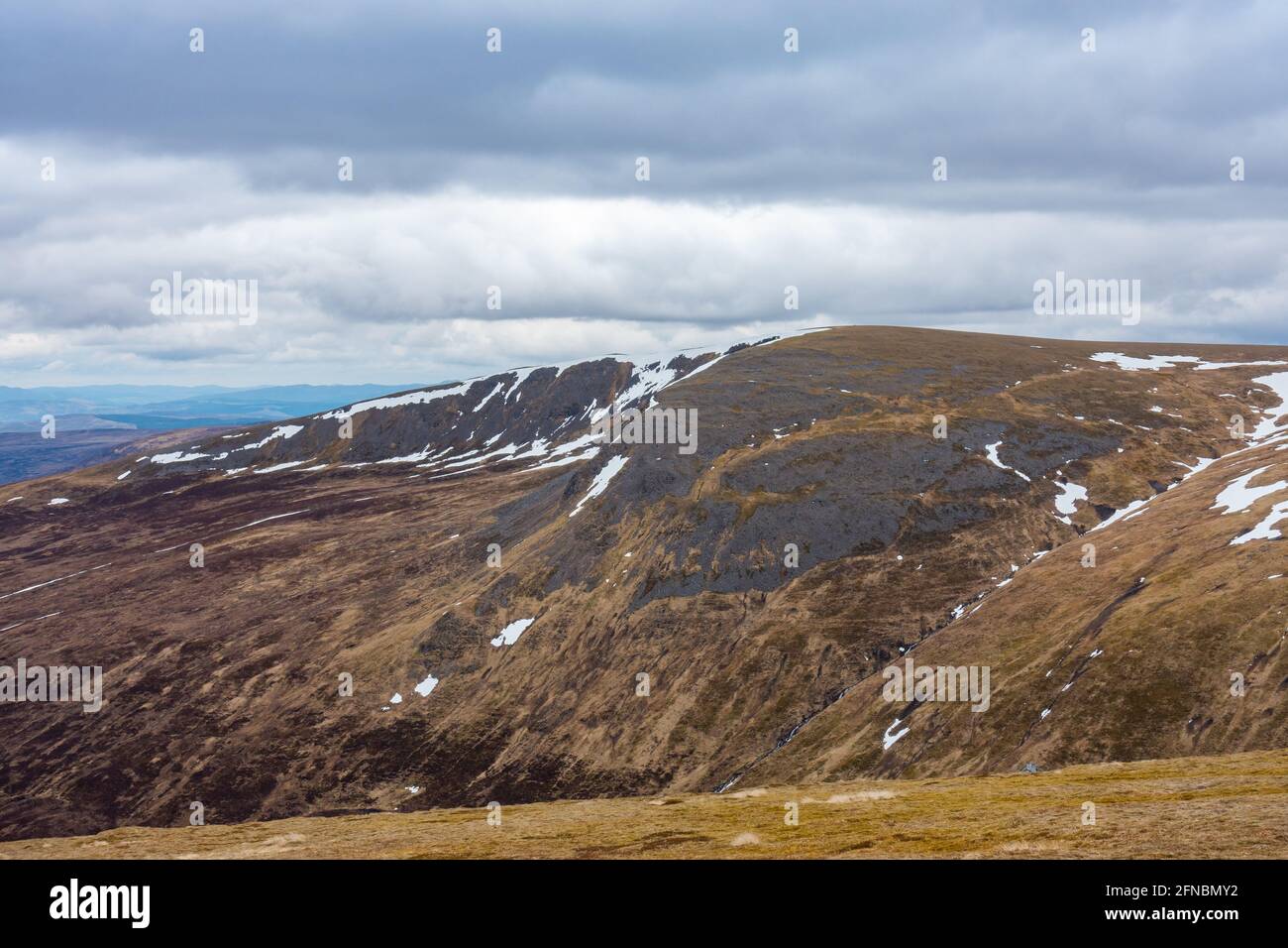 Il Monte Munro di Sgairneach Mhor ad ovest del passo di Drumochter, Scozia Foto Stock